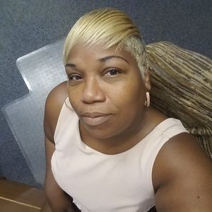 Meet your Posher, Yvette